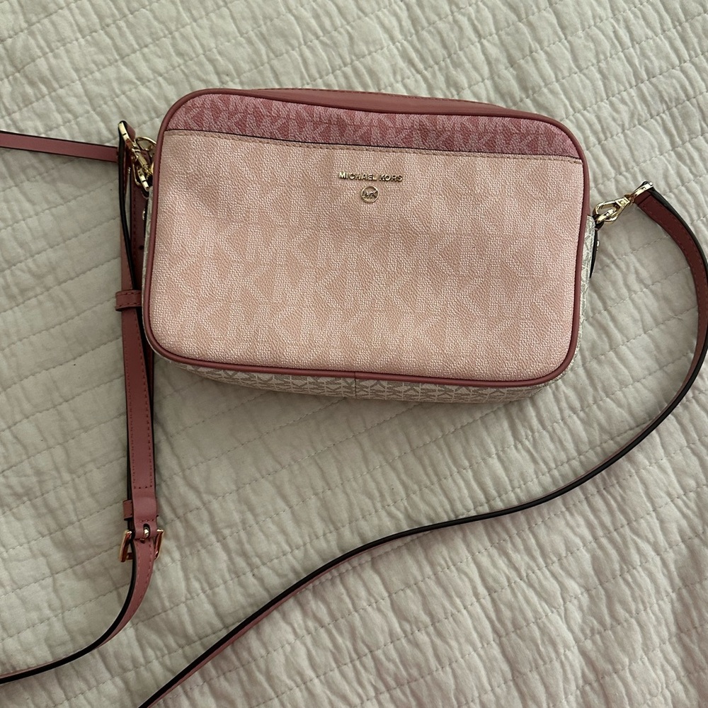 Michael Kors Jet Set Charm Crossbody Camera Bag Pink